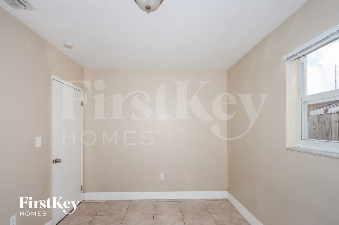 1000 Nave - Photo 5 of 15