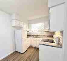 featured image of 211 S Green St #1