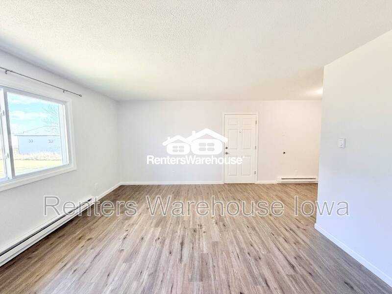 211 S Green St #1 - Photo 5 of 16