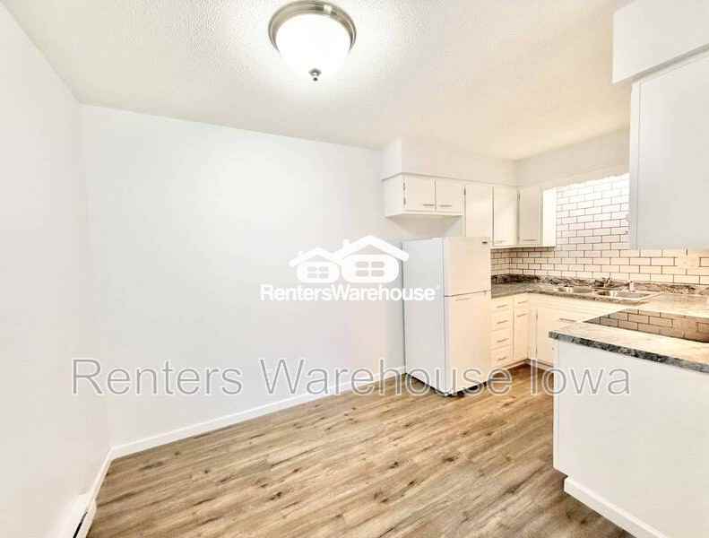 211 S Green St #3 - Photo 3 of 16