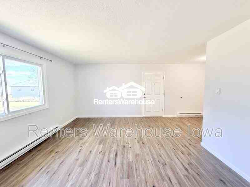 211 S Green St #4 - Photo 5 of 16