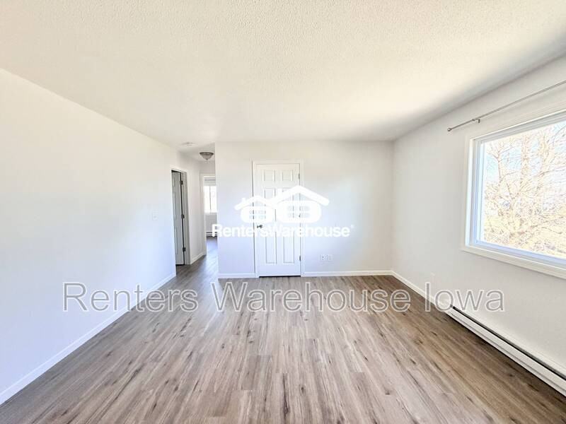 211 S Green St #4 - Photo 6 of 16