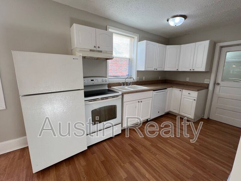 1149 Watts Ave - Photo 2 of 10