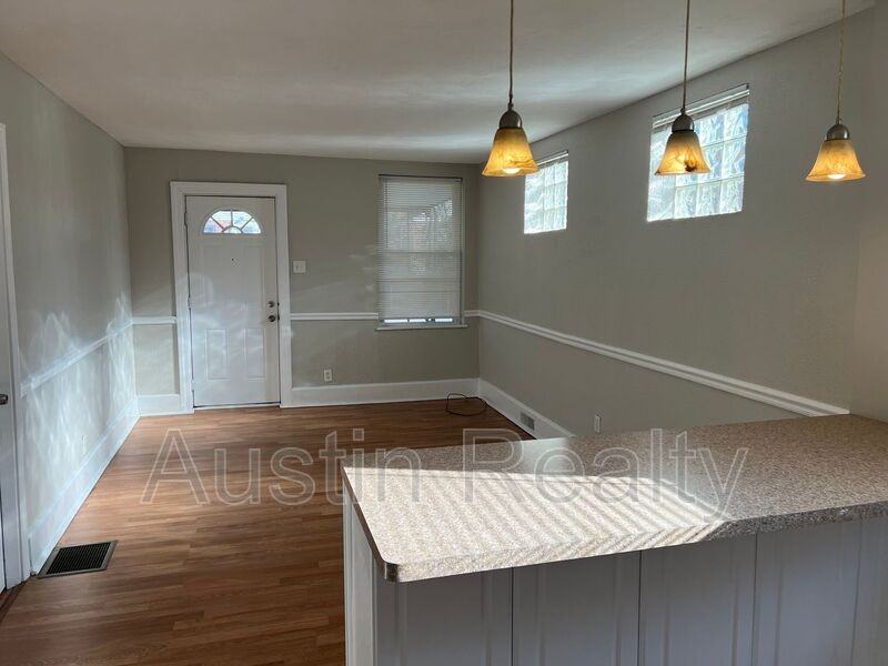 1149 Watts Ave - Photo 4 of 10