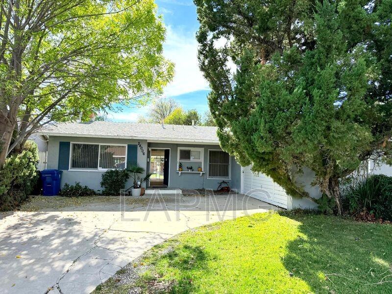 24006 Archwood St - Photo 2 of 36