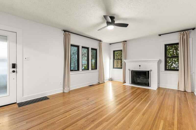 8606 N Seward Ave - Photo 2 of 23