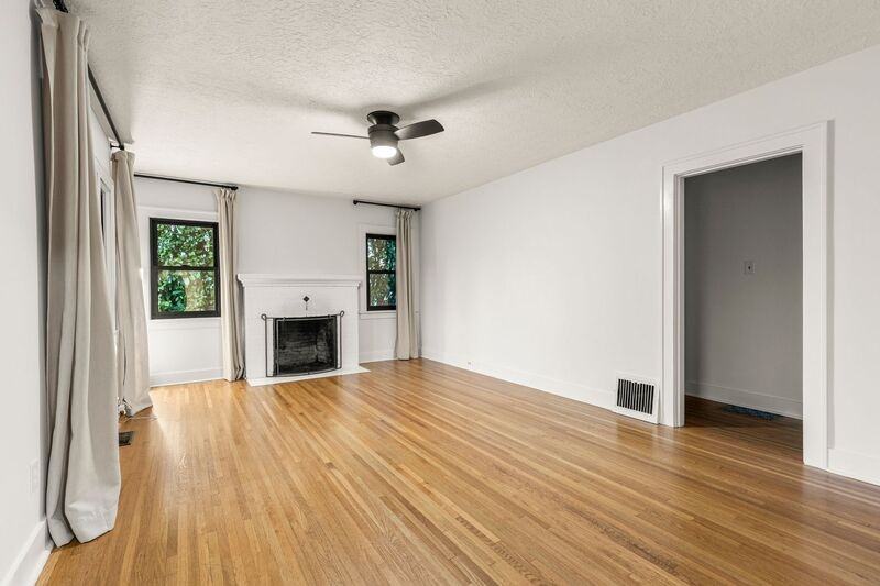 8606 N Seward Ave - Photo 3 of 23