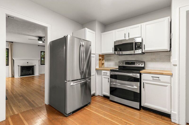 8606 N Seward Ave - Photo 4 of 23