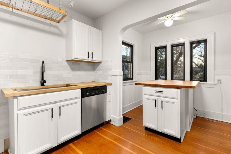 8606 N Seward Ave - Photo 6 of 23