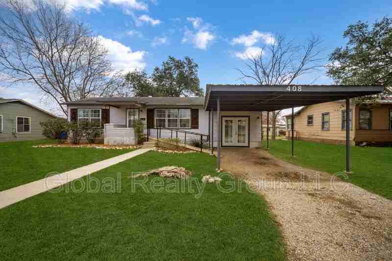 408 Aviation Ave - Photo 3 of 23
