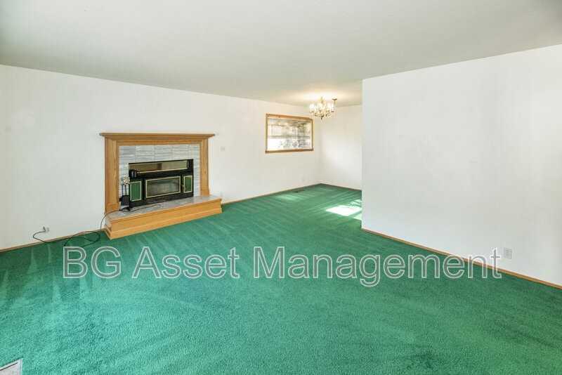 2901 Doidge Ave - Photo 2 of 38