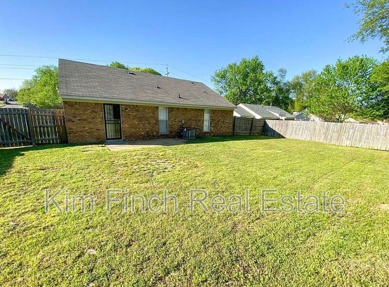 3845 Shadow Oaks Pkwy - Photo 3 of 18