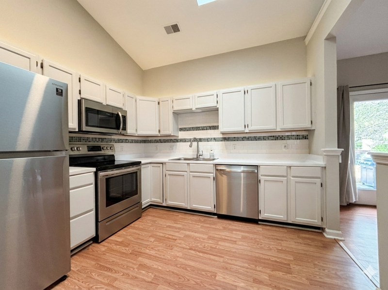 455 S Piazza Ct - Photo 4 of 17