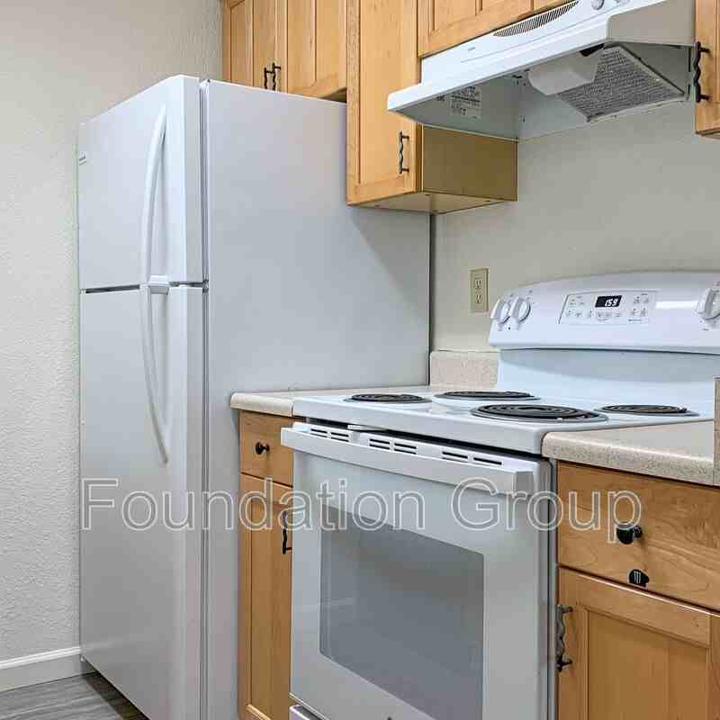 916 N 104th St #B302 - Photo 2 of 7