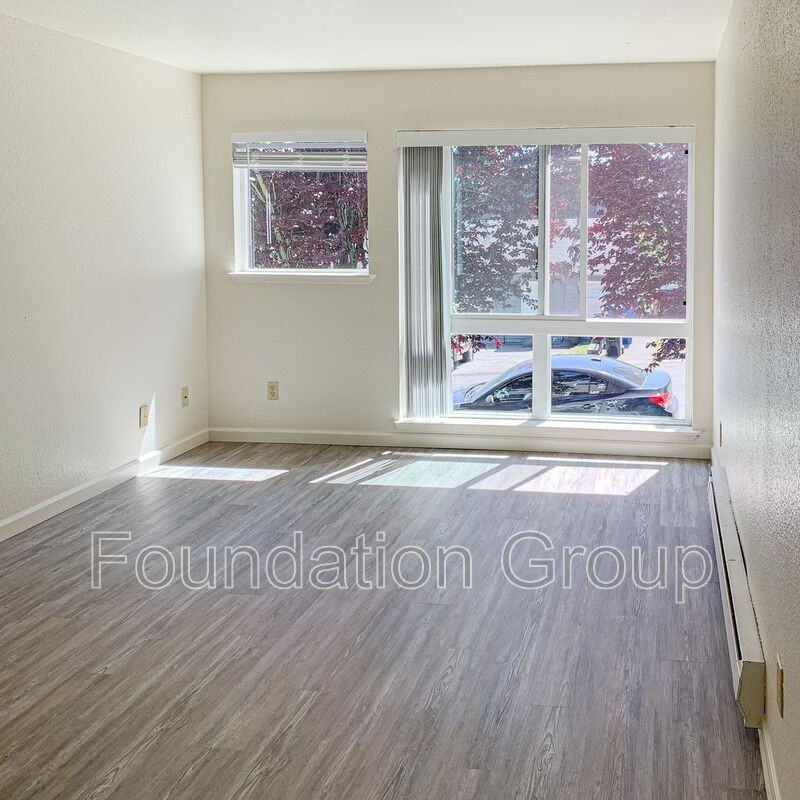 916 N 104th St #B302 - Photo 3 of 7