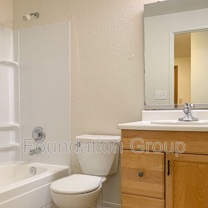 916 N 104th St #B302 - Photo 4 of 7