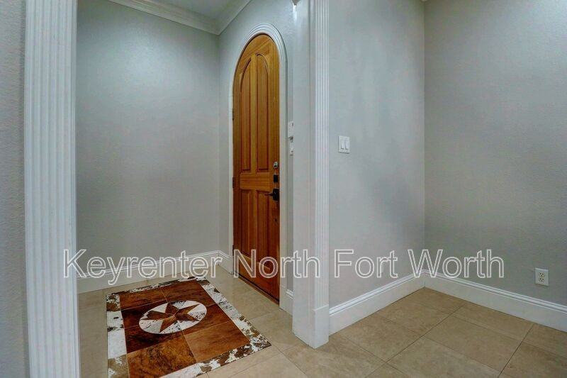 5606 Pershing Ave - Photo 2 of 14