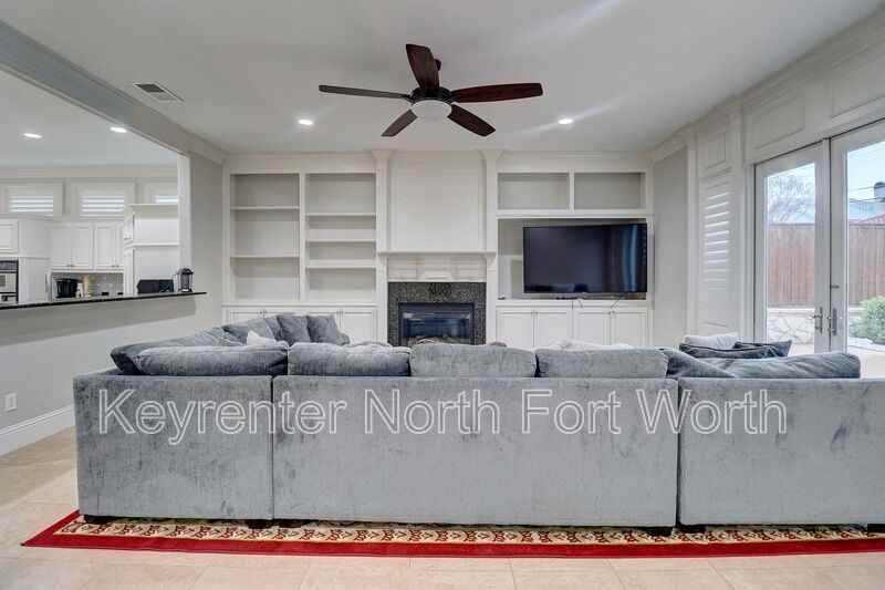 5606 Pershing Ave - Photo 5 of 14