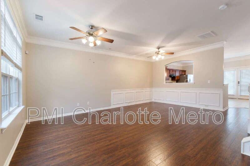 9344 Greenheather Dr - Photo 3 of 27