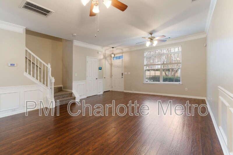 9344 Greenheather Dr - Photo 4 of 27