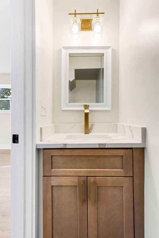 113 Clifford Ave - Photo 3 of 50