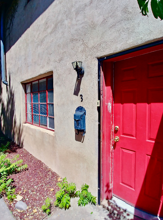 1340 San Mateo Blvd Se - Photo 2 of 42