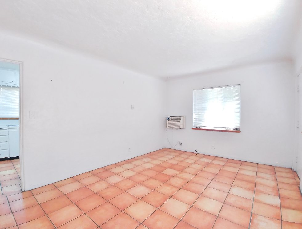 1340 San Mateo Blvd Se - Photo 3 of 42