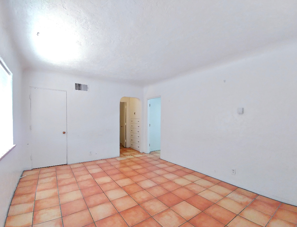 1340 San Mateo Blvd Se - Photo 4 of 42