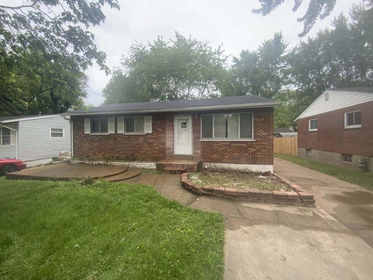 1139 Prigge Ave - Photo 2 of 9