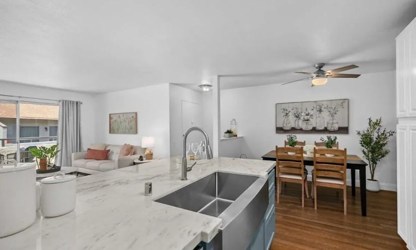 21981 Rimhurst Dr - Photo 4 of 12