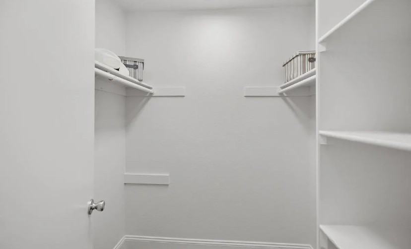 21981 Rimhurst Dr - Photo 7 of 12