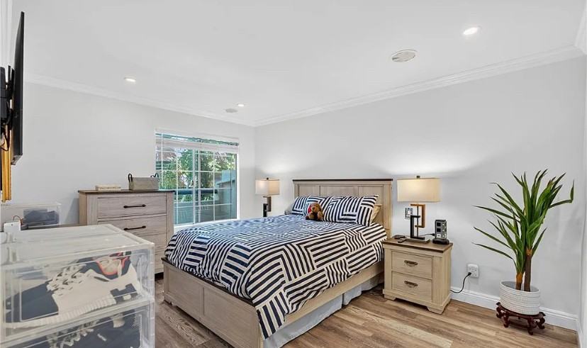 5550 Owensmouth Ave - Photo 2 of 13