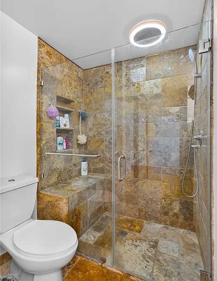 5550 Owensmouth Ave - Photo 4 of 13