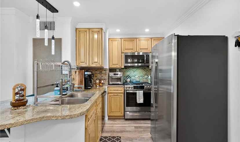 5550 Owensmouth Ave - Photo 5 of 13