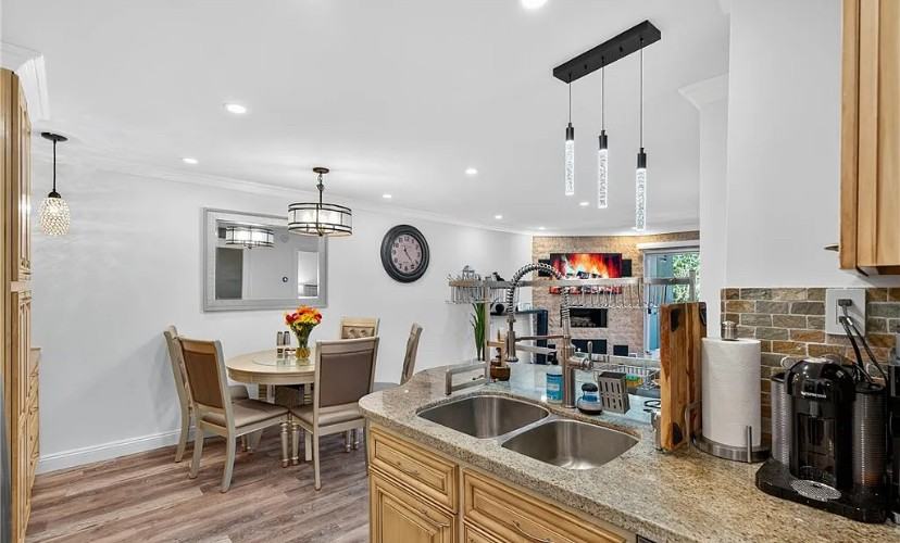 5550 Owensmouth Ave - Photo 6 of 13