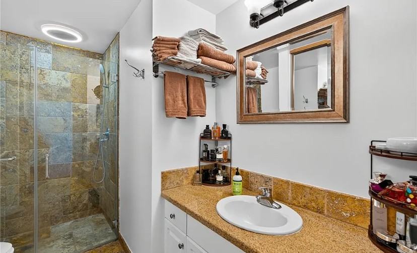 5550 Owensmouth Ave - Photo 7 of 13