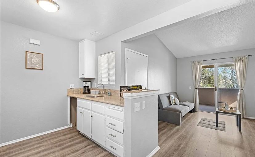 3732 Oak Creek Dr - Photo 2 of 12