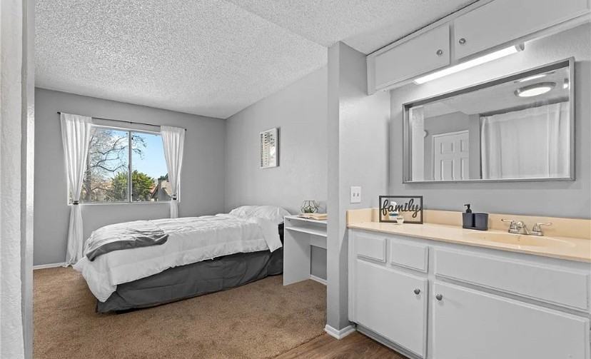 3732 Oak Creek Dr - Photo 3 of 12