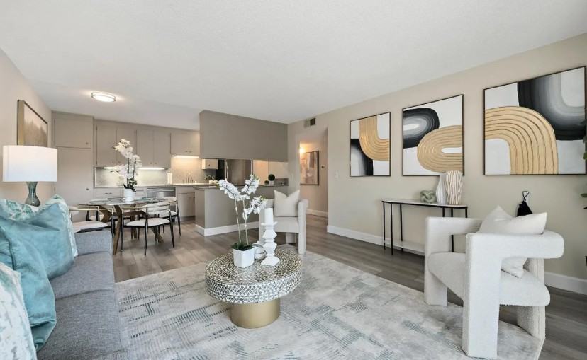 1458 Hudson St - Photo 5 of 10