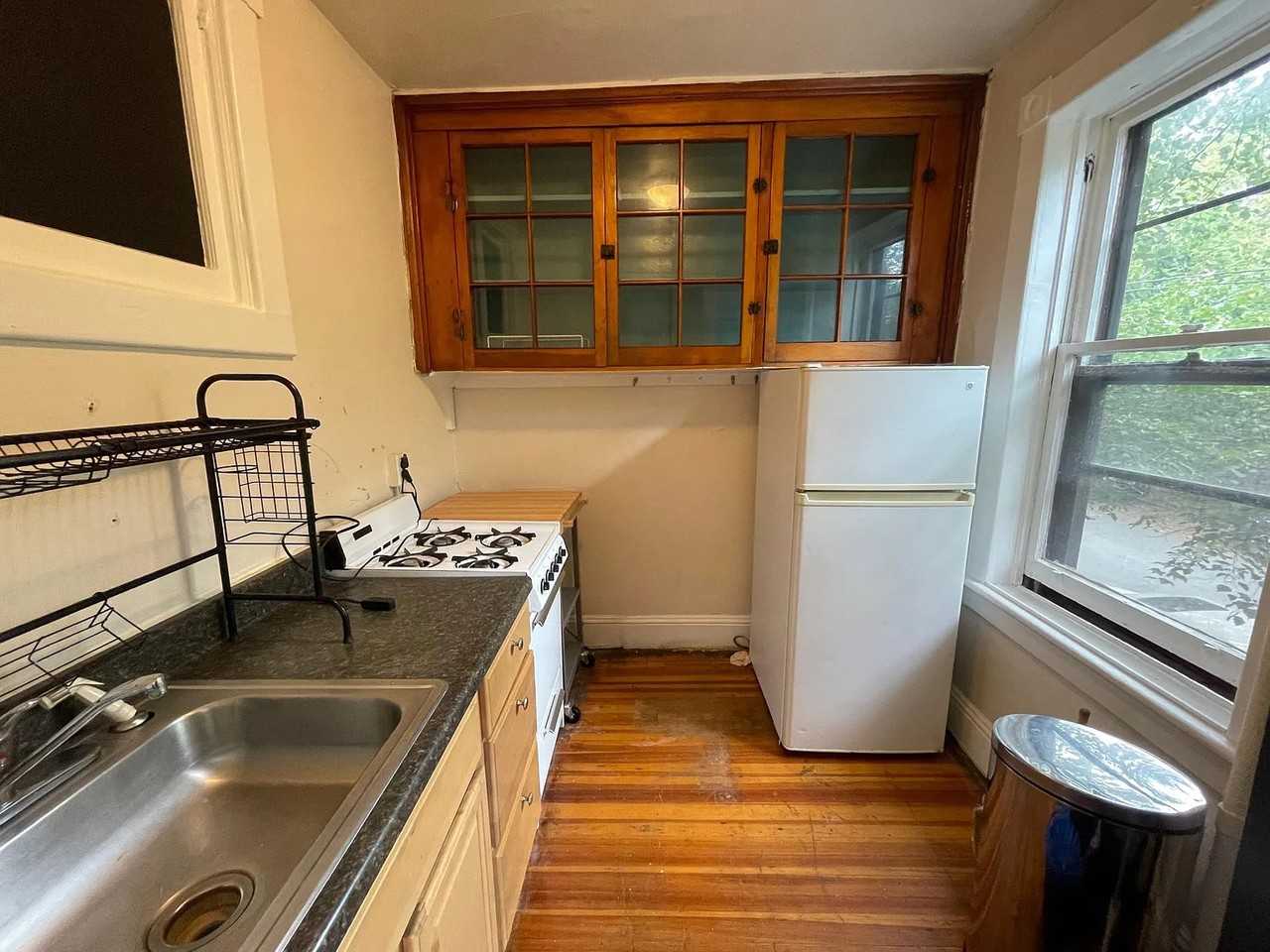 306 Hudson Ave - Photo 3 of 4