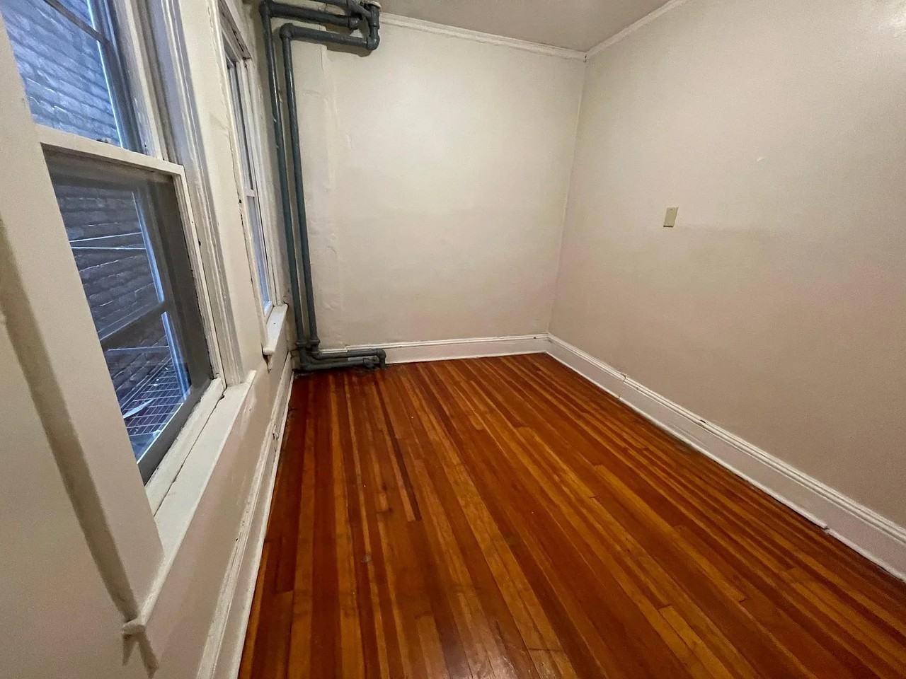 306 Hudson Ave - Photo 4 of 4