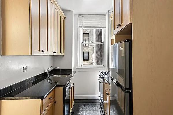 25 E 10Th St - Photo 7 of 7