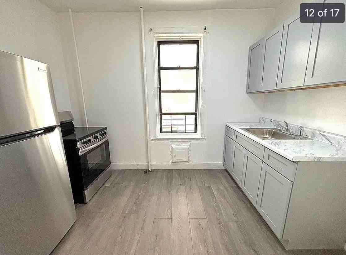 952 Saint Marks Ave - Photo 7 of 7