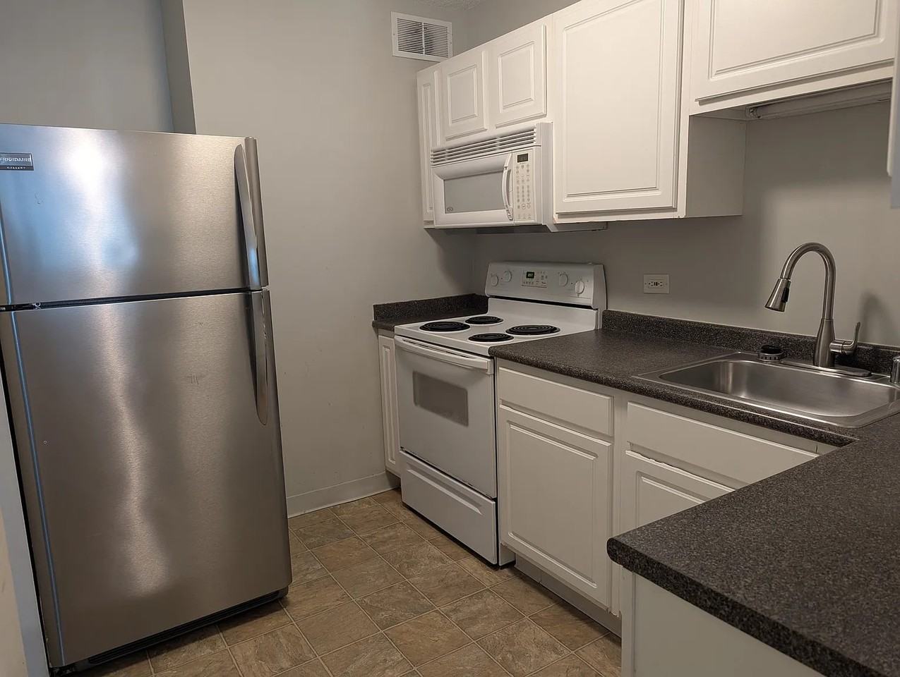 10 E Ontario St #1610 - Photo 3 of 14