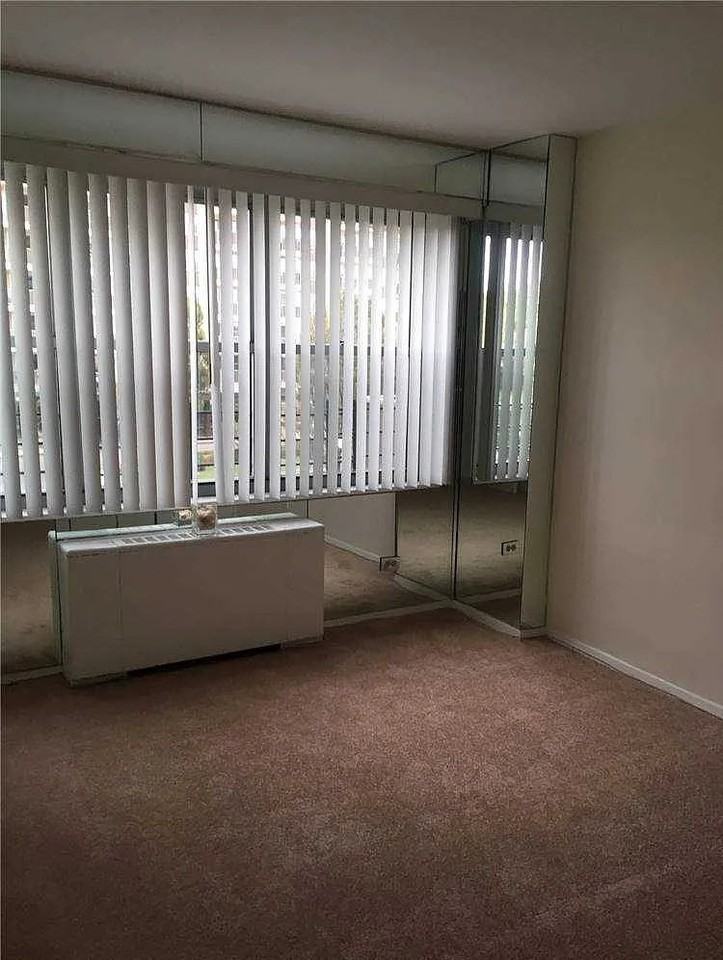 1805 215th St #3C - Photo 5 of 7