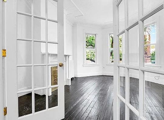 2727 Crescent St #2 - Photo 4 of 18