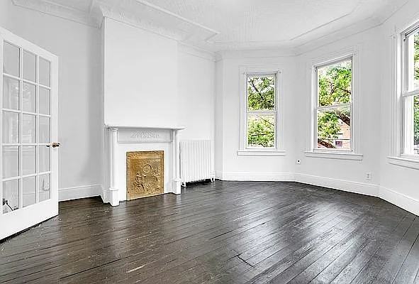 2727 Crescent St #2 - Photo 5 of 18