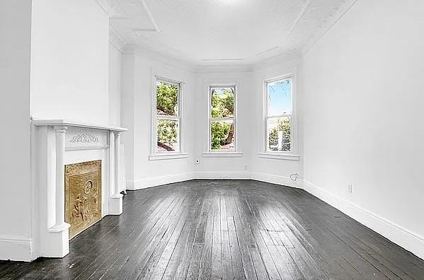 2727 Crescent St #2 - Photo 6 of 18