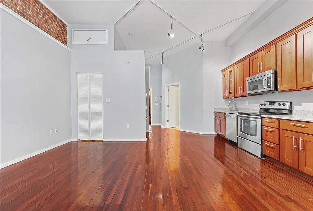 169 Beacon St #14 - Photo 7 of 9