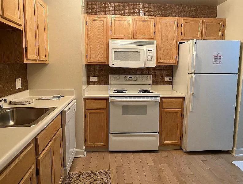 200 N Dearborn St #1005 - Photo 2 of 7